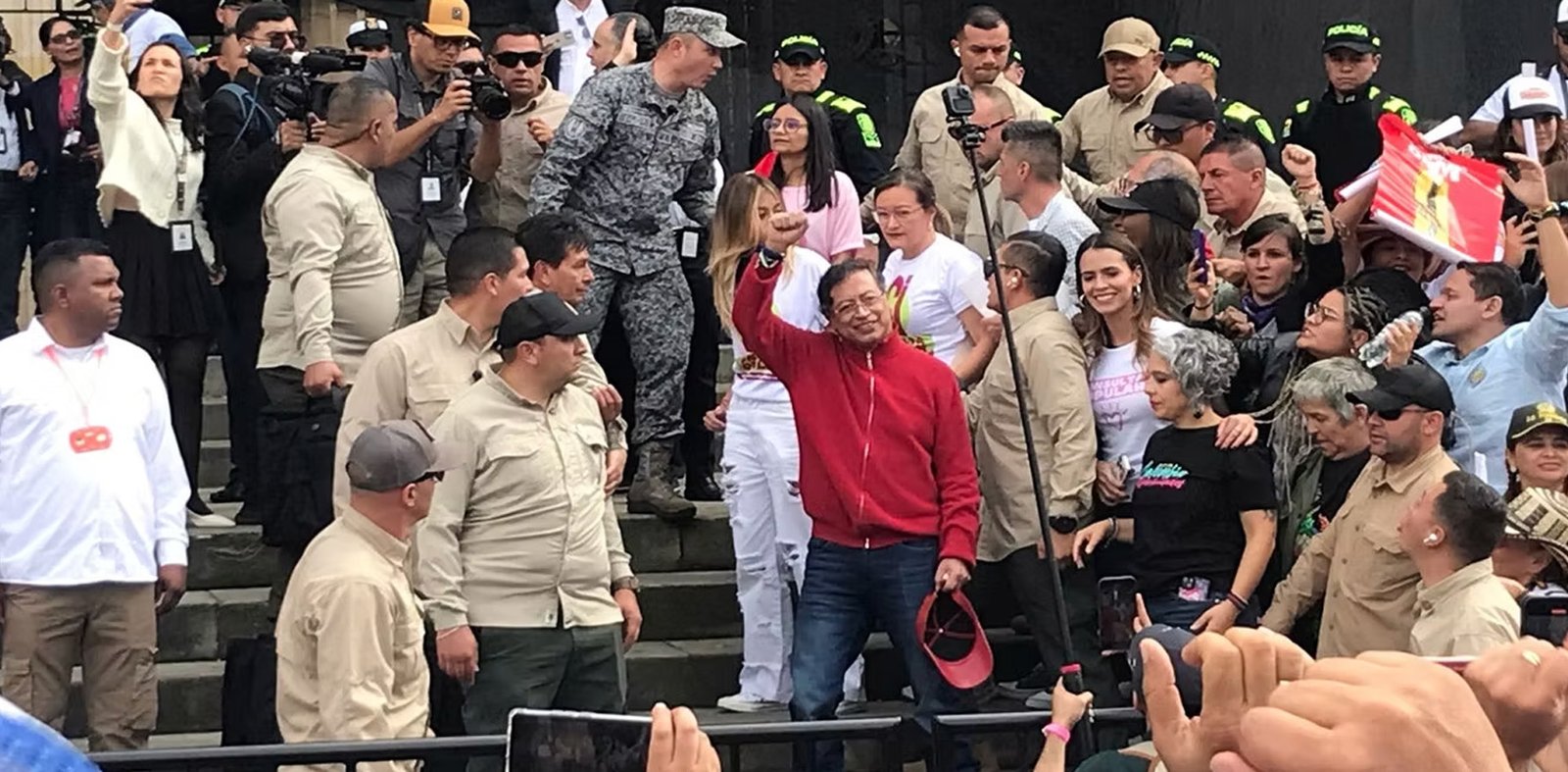 “El pueblo es el jefe y manda al senado” Duro discurso de Petro en la ...
