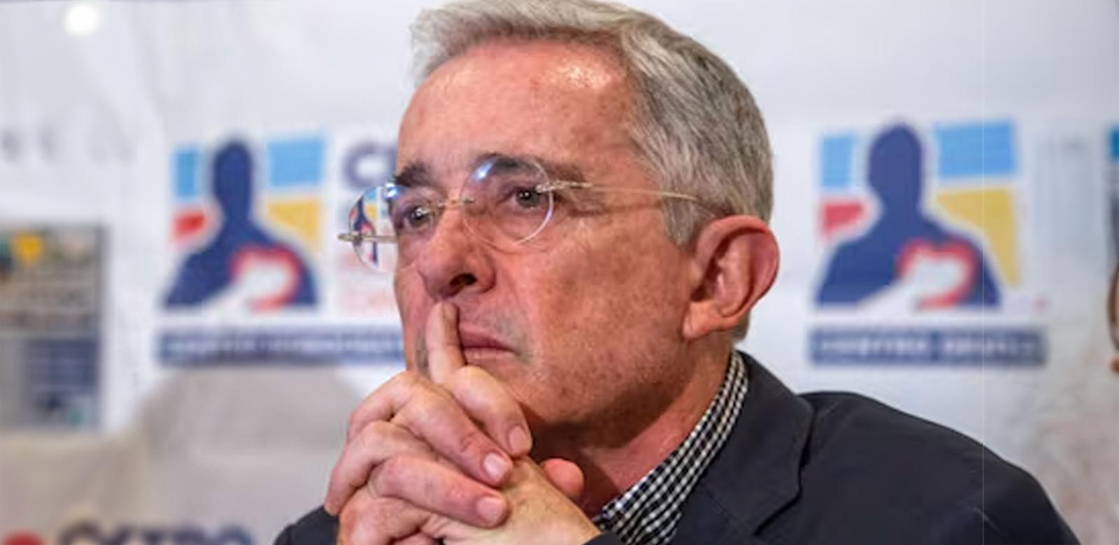 Cinco libros con los que se mueren de miedo los Uribe Vélez