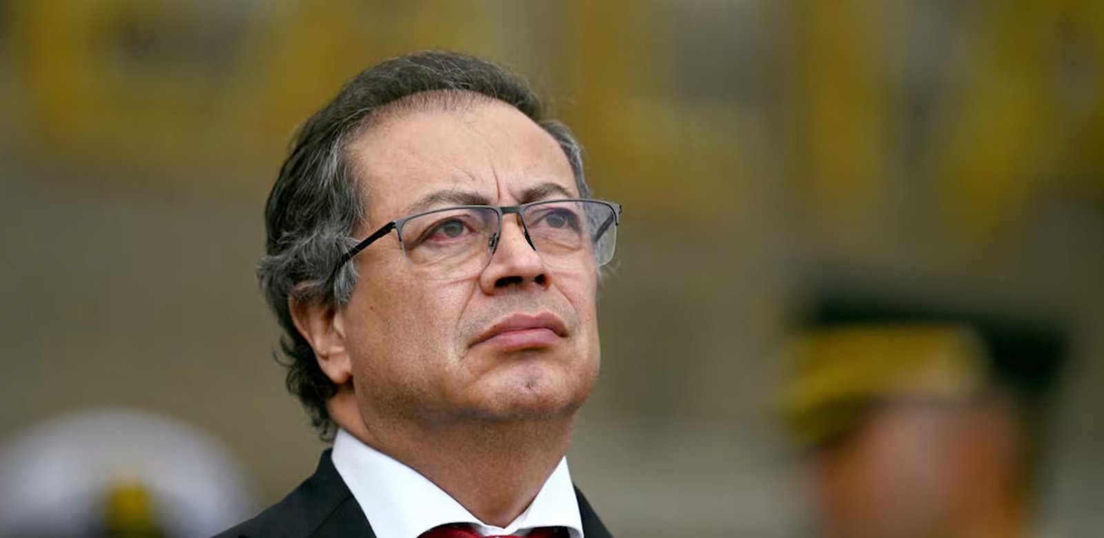 El olvidado libro de Petro que podría haber desatado el odio del senador Bernie Moreno contra él