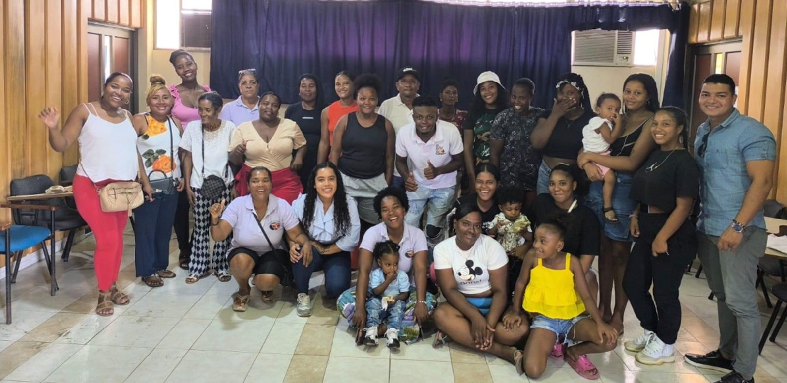 Jóvenes fortalecen los saberes ancestrales de las mujeres concheras como motor de desarrollo económico en el Pacífico colombiano 