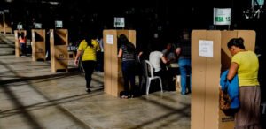 La Bitácora Electoral de PARES: a 48 horas de la primera vuelta, se dinamitaron los puentes de las derechas